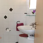Haus Obere Weinburg 아파트 *